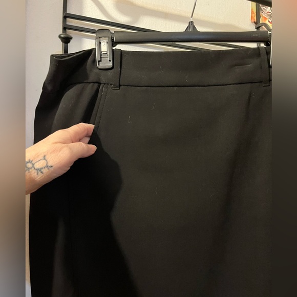 Daisy Fuentes- size 16- black mini skirt back zip, pockets. GUC. - Picture 2 of 4